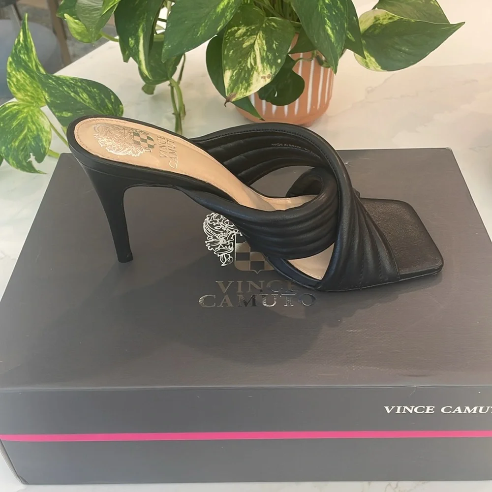 Vince Camuto Women’s Sarendie Black Quilted Strap Slide Sandal Size 7.5 … - Picture 5 of 10